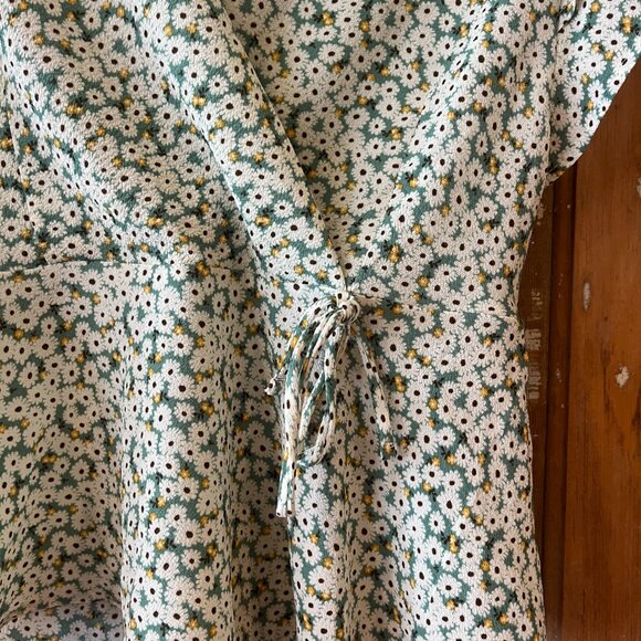 Monteau Floral Wrap Blouse - Picture 4 of 6